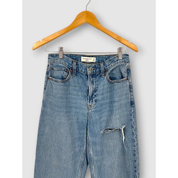 Abercrombie & Fitch The Loose High Rise Jeans Distressed Light Wash Size 25/0R - Picture 3 of 8